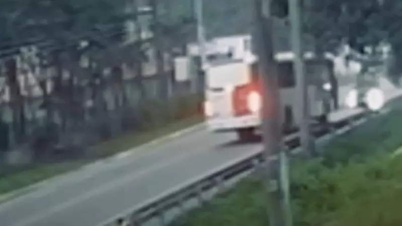 Colisão entre carro e ônibus deixa cinco feridos em Ribeirão Pires, SP