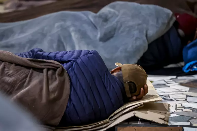 Como a população pode ajudar a proteger moradores de rua durante o inverno em Araucária