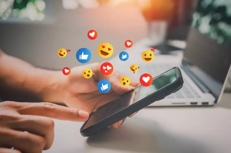 Como os algoritmos das redes sociais moldam o que você vê e acredita