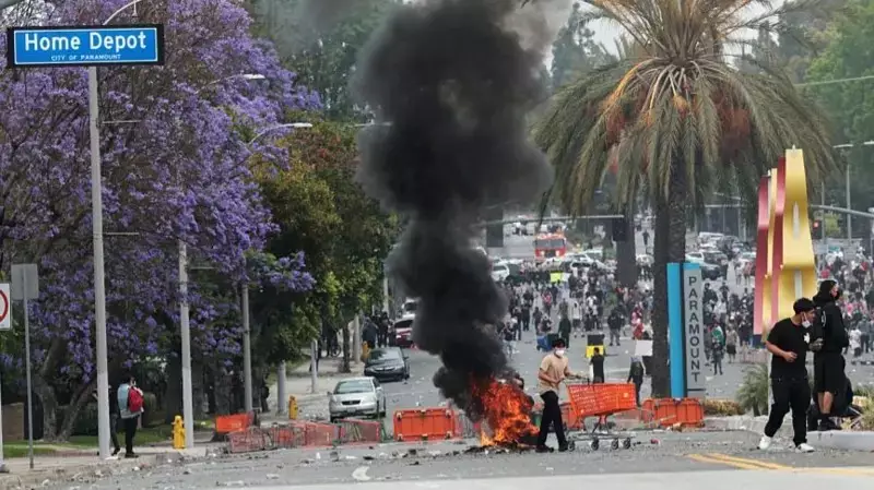 Como um boato sobre imigrantes desencadeou protestos violentos em Los Angeles