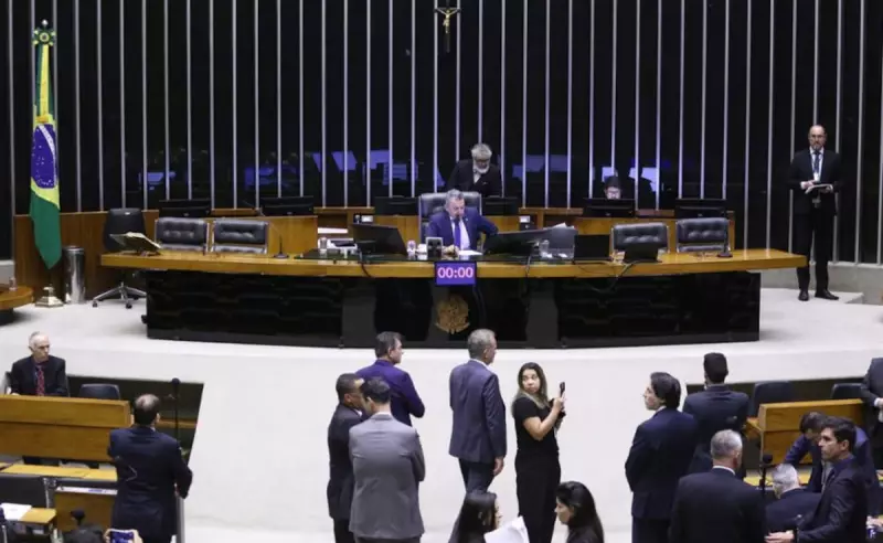Congresso aprova uso de emendas parlamentares para salários de profissionais da saúde
