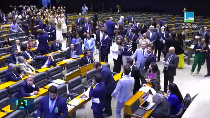 Congresso Nacional revisa vetos presidenciais em sessão conjunta histórica