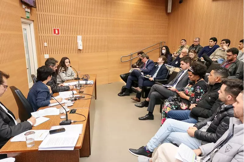 Constrangimento, tumulto e quebra de sigilo: testemunhas revelam detalhes na CP contra Vini Oliveira