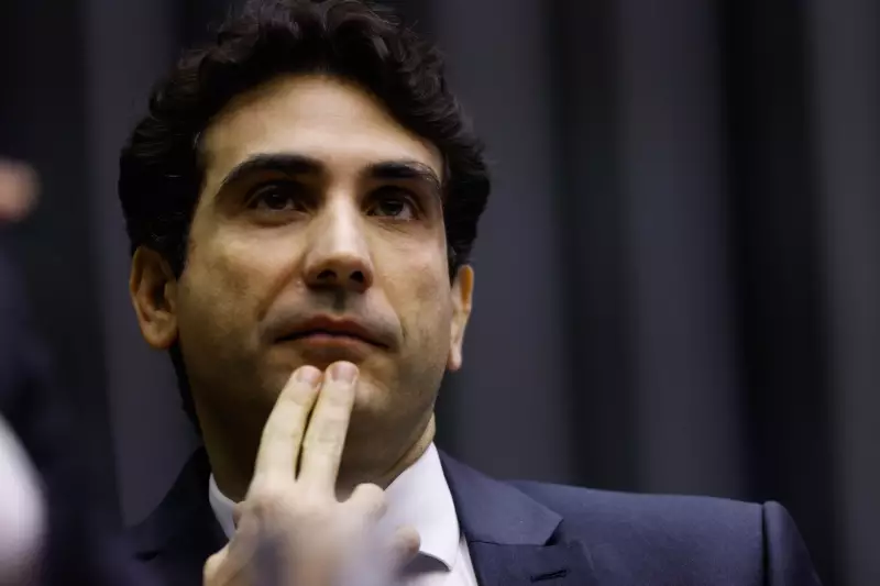Copom mantém Selic em 15% e sinaliza juros altos por longo prazo: entenda os impactos