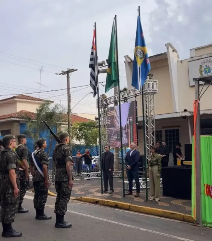 Cordeirópolis comemora 77 anos com desfile cívico emocionante na Rua Carlos Gomes