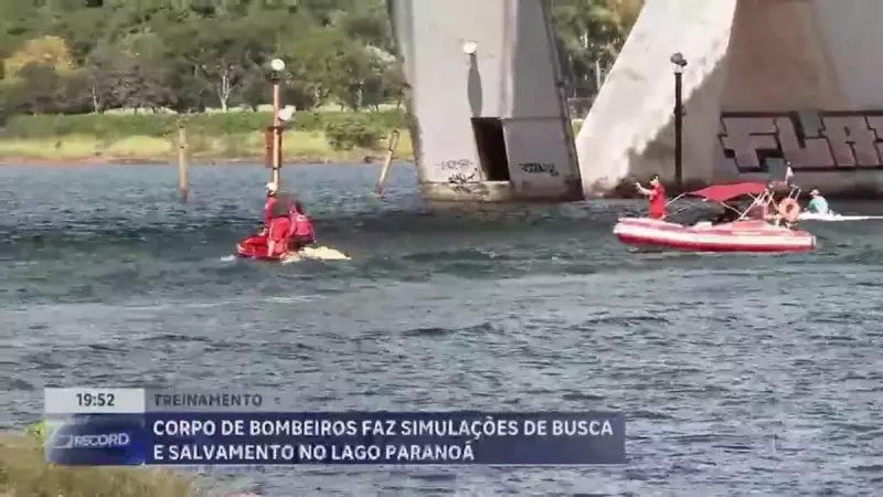Corpo de Bombeiros realiza treinamento de busca e salvamento no Lago Paranoá, em Brasília