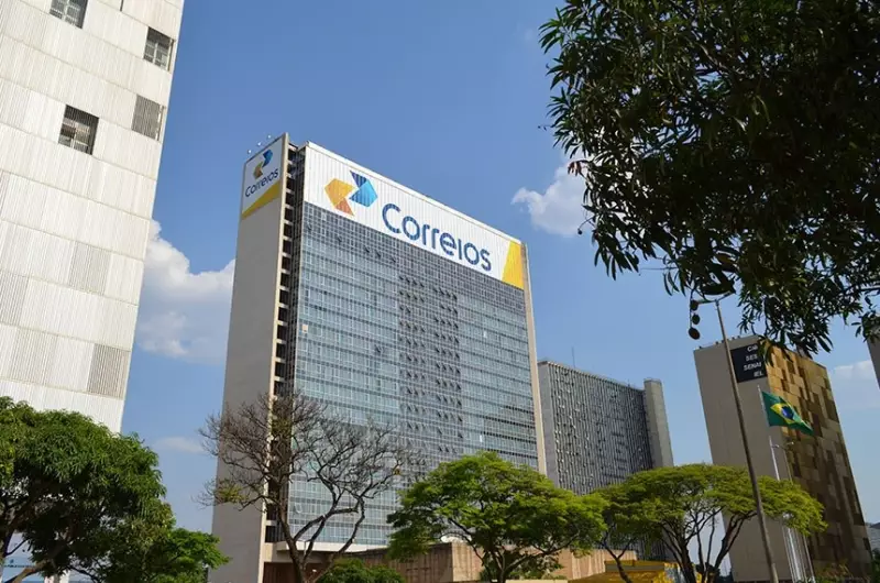 Correios suspendem licitação de carros de luxo para diretores após polêmica