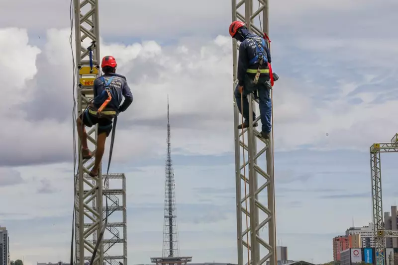 Crédito Consignado: 63% dos empréstimos beneficiaram trabalhadores que ganham até 4 salários mínimos