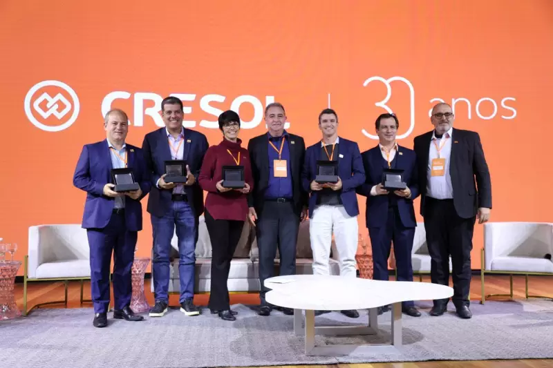 Cresol completa 30 anos reforçando o poder do cooperativismo no Brasil