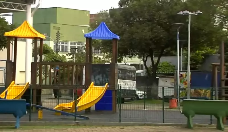 Criança de 3 anos é encontrada sozinha em praça após suposto rapto em Vitória
