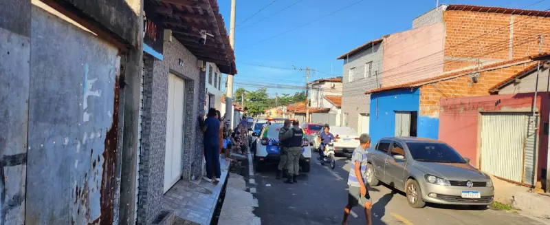 Criança de 4 anos é encontrada sozinha em condições precárias em Teresina: veja o vídeo