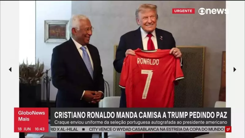 Cristiano Ronaldo faz gesto de paz ao presentear Trump com camisa autografada