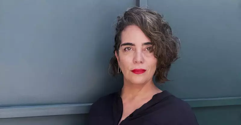 Curadora da Flip critica Amazon por impacto negativo no mercado editorial brasileiro