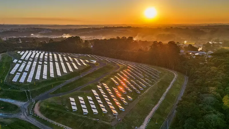 Curitiba transforma antigo aterro sanitário em usina solar: do lixo à energia limpa
