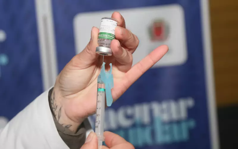 Curitiba une fé e saúde: vacinação contra gripe durante procissão de Corpus Christi