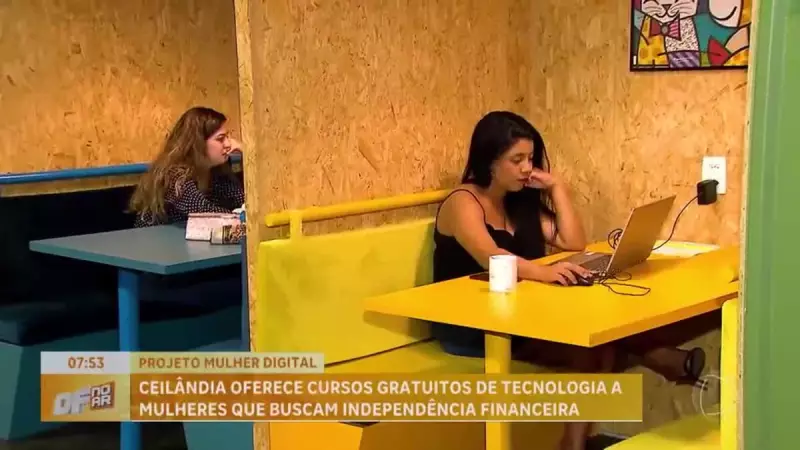 Cursos de tecnologia empoderam mulheres na busca por independência financeira