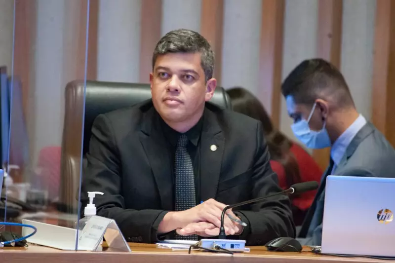Deputado se recusa a fazer teste do bafômetro após ser abordado pela PM no DF