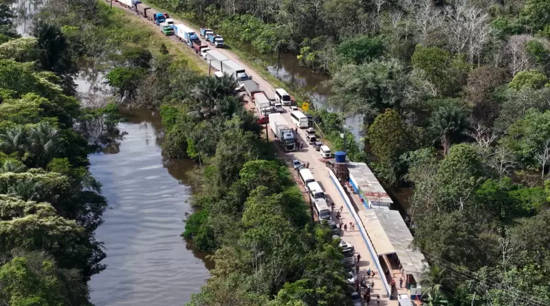 Desabamento no Aterro do Rio Curuçá causa congestionamento e desconforto na BR-319
