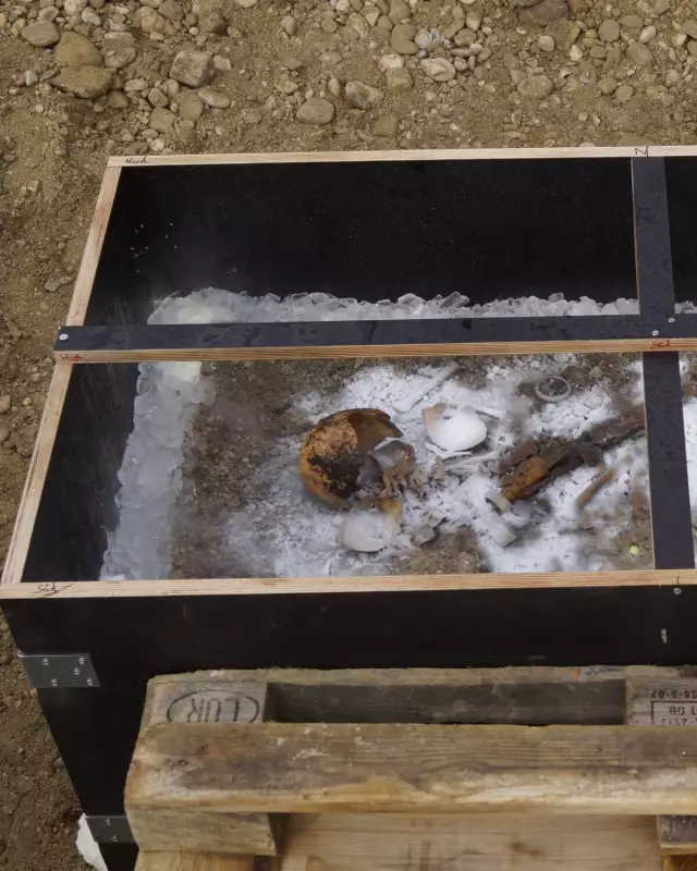 Descoberta incrível: Corpo de 'Príncipe do Gelo' de 1.350 anos é encontrado com espada e tesouro