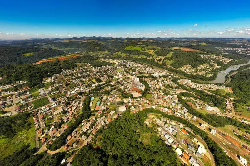 Descubra qual cidade catarinense com apenas 59 mil habitantes lidera o ranking de qualidade de vida em SC