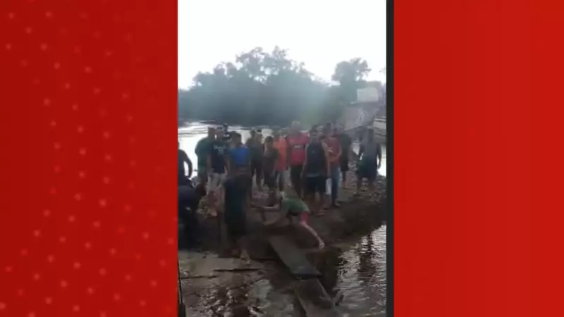 Deslizamento em aterro interdita BR-319 no Amazonas há mais de 40 horas