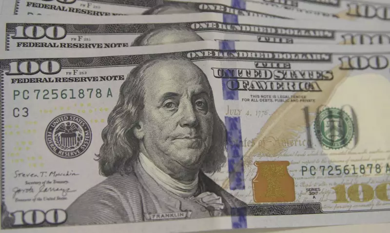 Dólar cai para R$ 5,49 com redução do IOF e inflação menor: entenda os impactos
