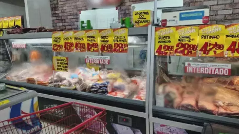Dona de supermercado em Curitiba é presa por descumprir interdição sanitária no açougue