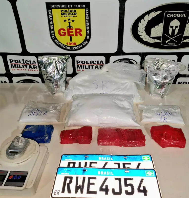 Drogas encontradas em distribuidora de bebidas em Uberlândia: comerciante e funcionário presos
