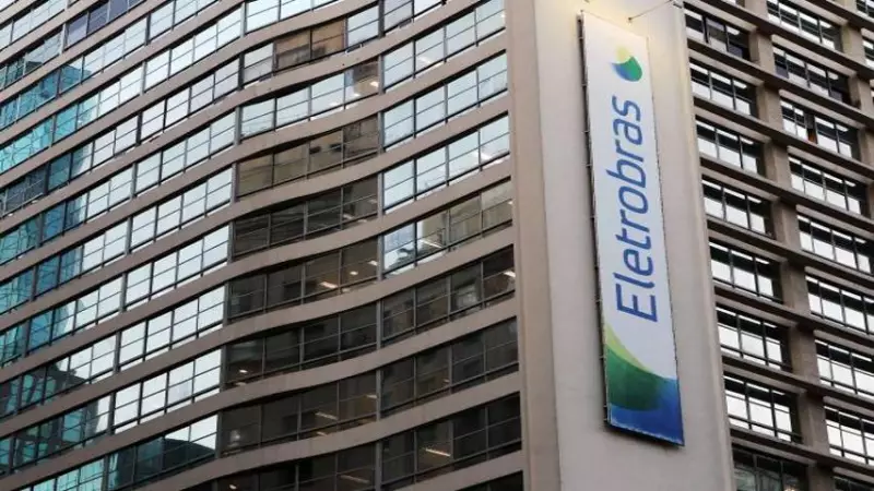 Eletrobras anuncia corte de salários e busca renegociação com servidores