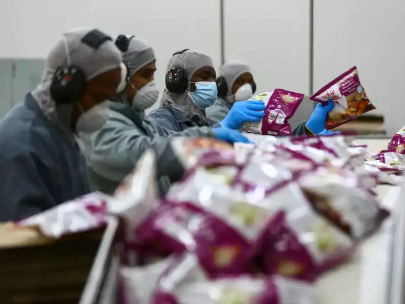 Emprego na indústria recua pela primeira vez em 18 meses, aponta CNI