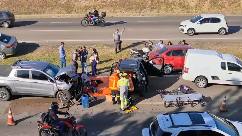 Engavetamento interdita rodovia em Salto (SP): veja os detalhes do acidente