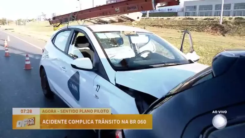 Engavetamento na BR-060 causa caos no trânsito e deixa motoristas presos por horas