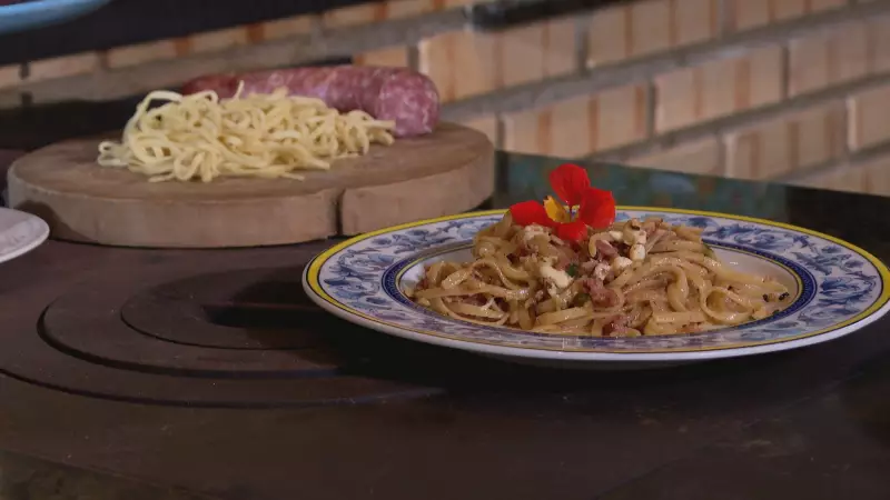 Espaguete com linguiça colonial: receita deliciosa para transformar seu domingo