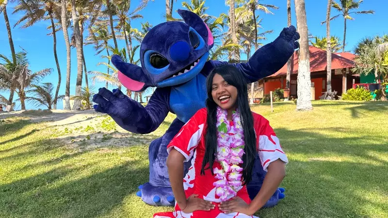 Espetáculo 'Lilo & Stitch' encanta público no Teatro Celina Queiroz em Fortaleza