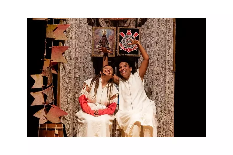 Espetáculo 'Viagens Afrocaipiras' encanta com histórias de assombrações, rezas e festejos populares