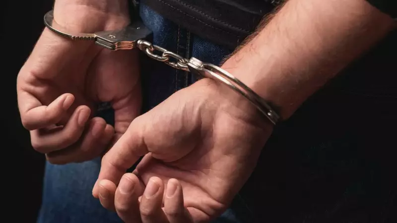 Estudante brasileiro de 18 anos é detido por imigração nos EUA e comunidade se revolta
