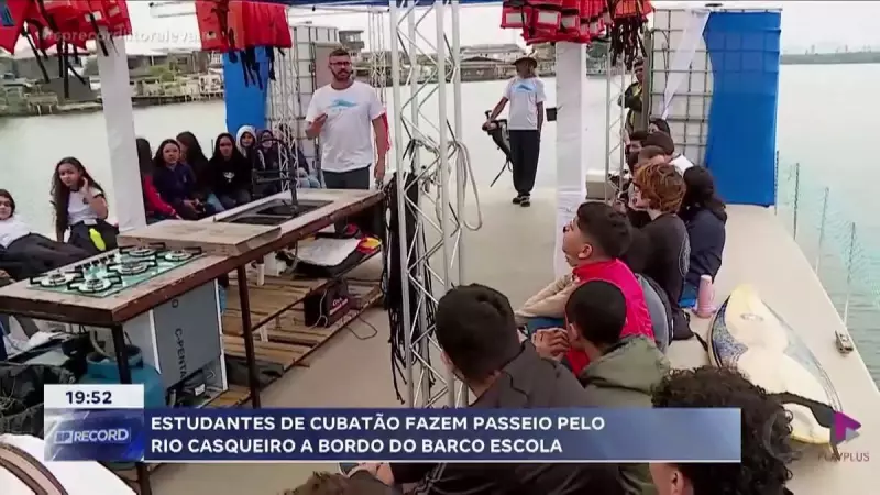 Estudantes de Cubatão exploram o Rio Casqueiro em emocionante passeio de barco-escola