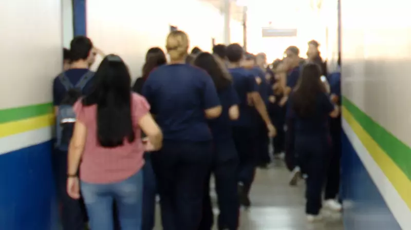 Estudantes LGBTQIAPN+ do Amazonas enfrentam bullying e exclusão nas escolas: 'Me sentia acuado'