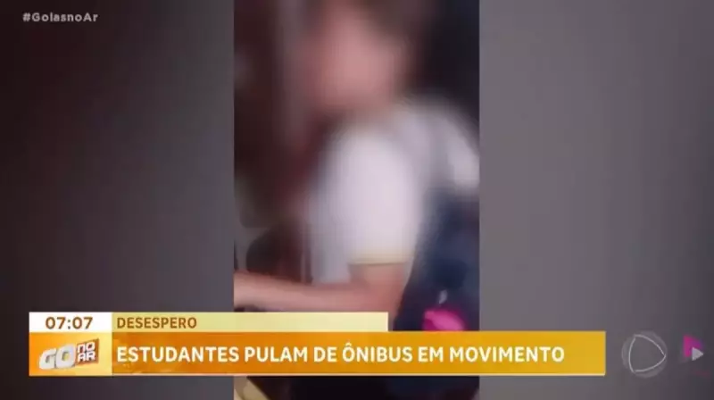 Estudantes pulam de ônibus em movimento para escapar de pane elétrica em Goiás