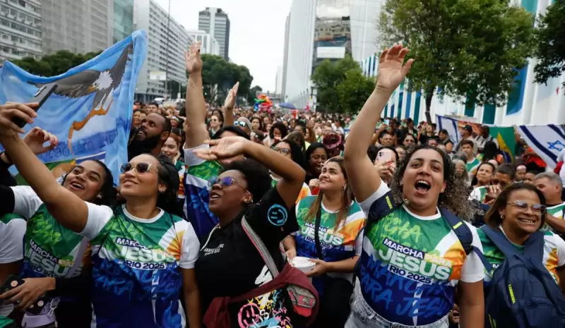 Evangélicos crescem no Brasil e já representam mais de 25% da população