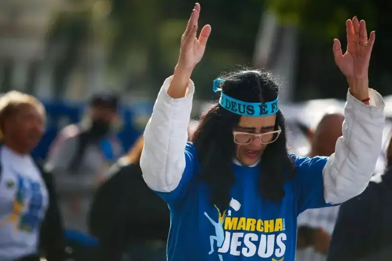 Evangélicos são a religião que mais cresce no DF, aponta Censo 2022 do IBGE