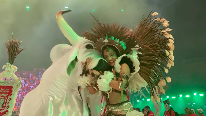 Ex-BBB Isabelle Nogueira brilha em ensaio do Garantido para o Festival de Parintins 2025