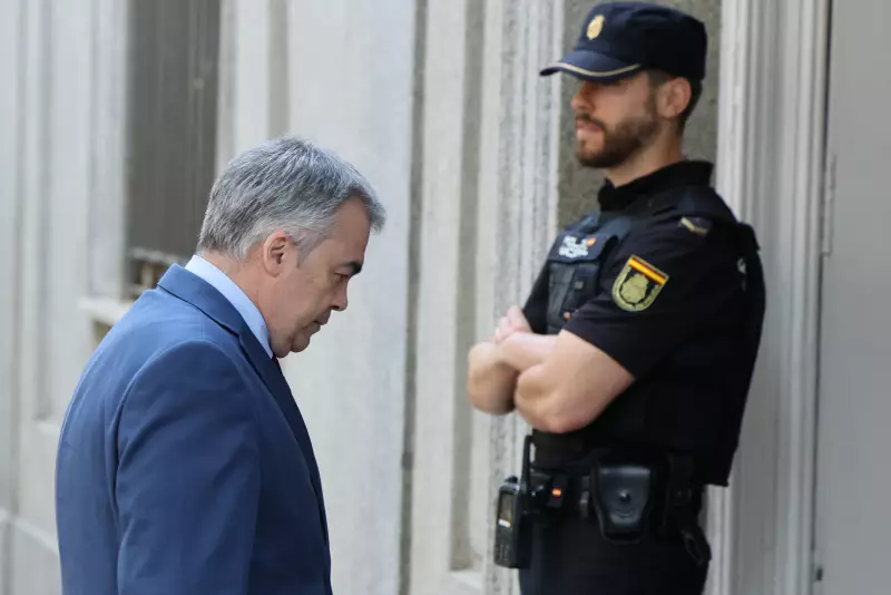 Ex-braço direito de premiê espanhol é preso por corrupção e governo enfrenta crise política
