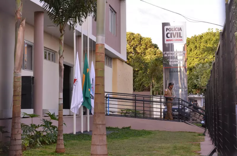 Ex-diretora de escola em MG é acusada de desviar quase meio milhão de reais para conta pessoal