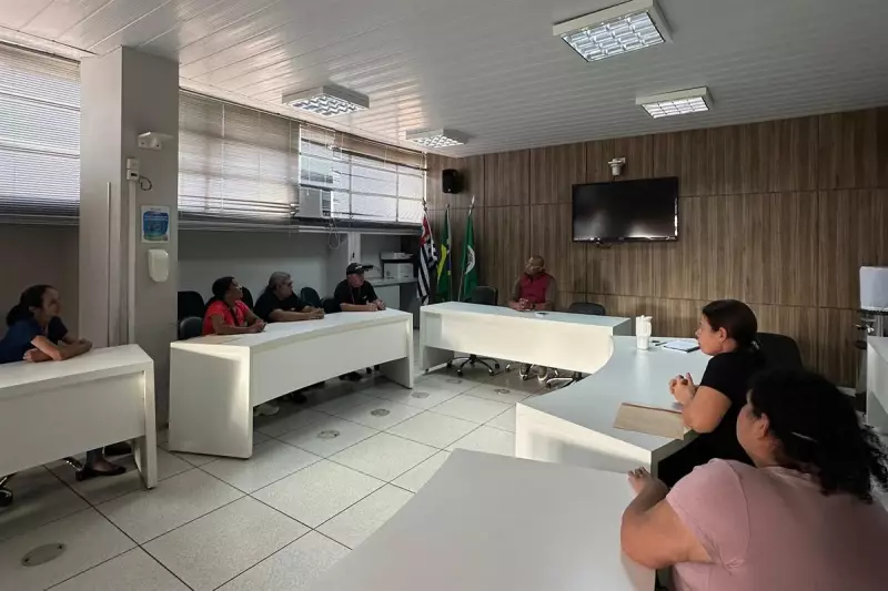 Ex-funcionários de empresa terceirizada denunciam atrasos salariais após fim de contrato