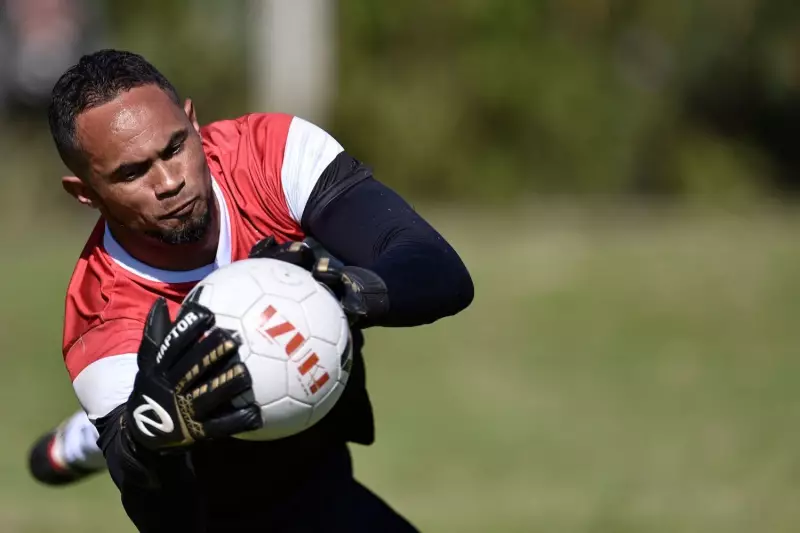 Ex-goleiro Bruno, em liberdade condicional, é contratado por time do interior do Rio