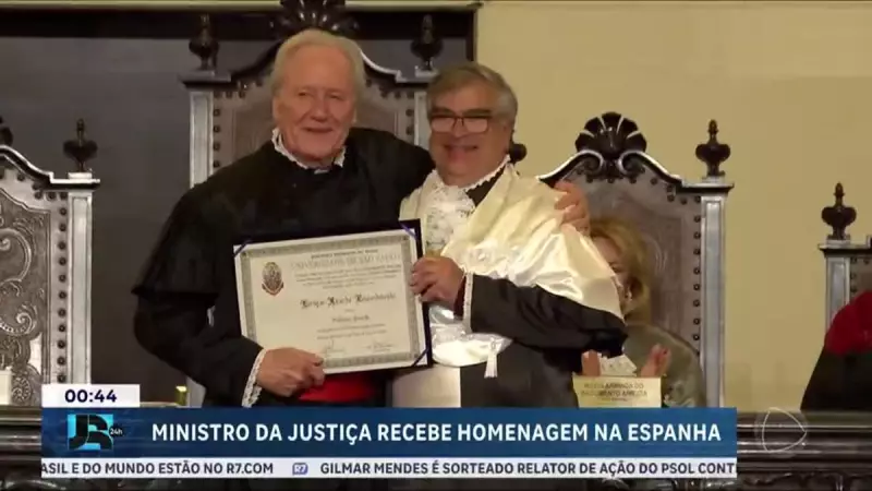 Ex-ministro Ricardo Lewandowski é homenageado em prestigiada faculdade de direito na Espanha