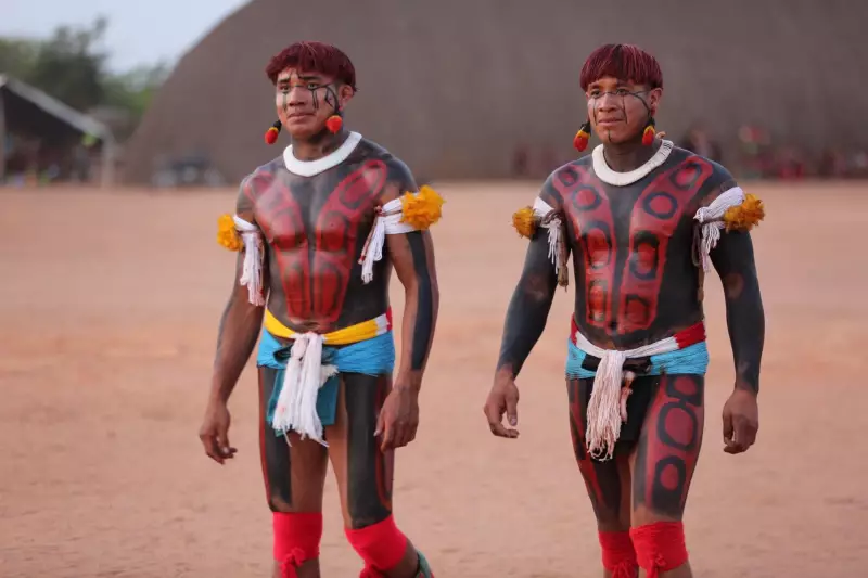 Exposição 'Rio Acima: Uma Jornada pelo Xingu' chega ao Sesc Niterói com imersão na cultura indígena