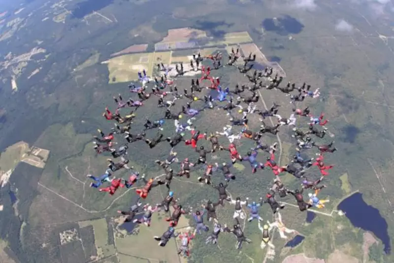 FAB quebra recorde sul-americano em paraquedismo com salto histórico