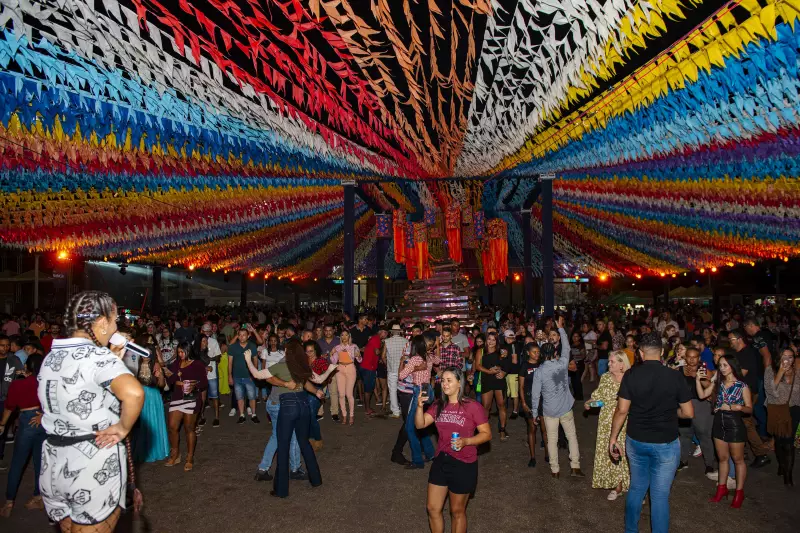 Falamansa e Forró Saborear são destaques no 33º Arraia da Capital - Confira a programação!